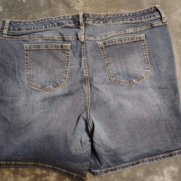 Torrid Denim Mid-Rise Short Size 22 - Picture 1 of 7